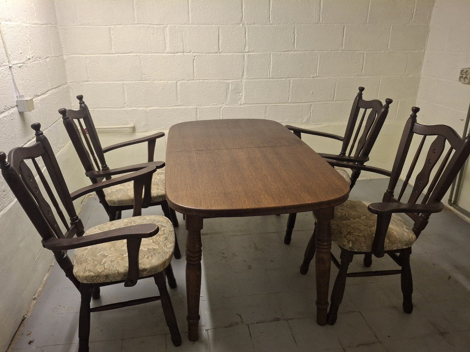 Keukentafel en keukenstoelen, Ophalen