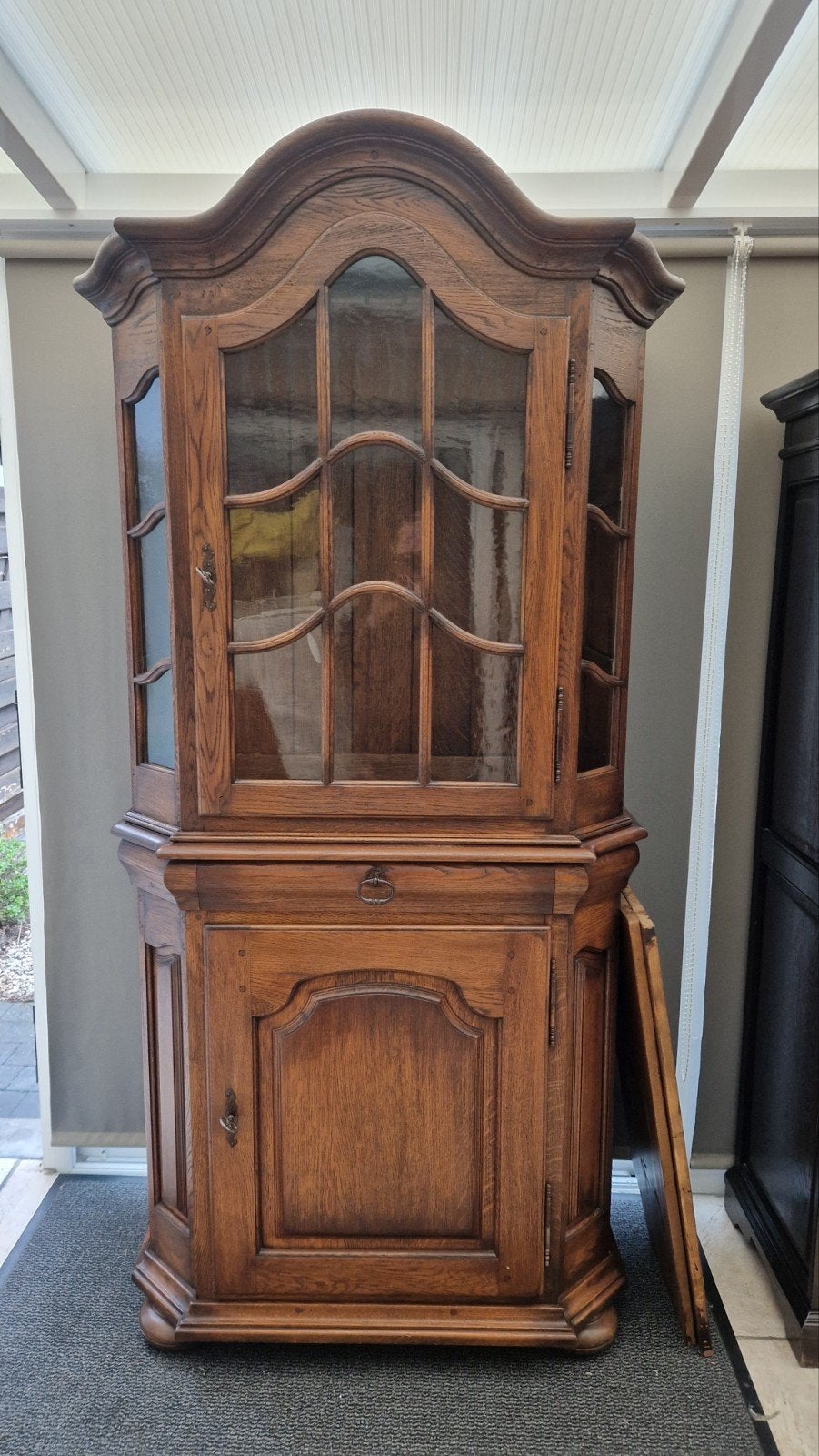 vitrine kast, Huis en Inrichting, Ophalen, Met deur(en), 100 tot 150 cm, Zo goed als nieuw