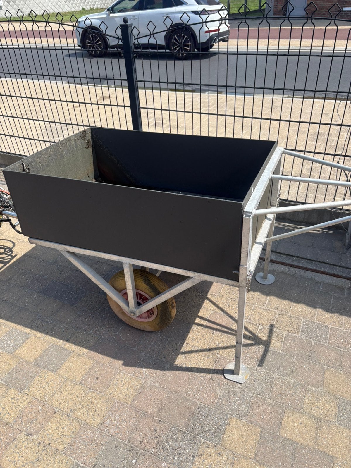Volledig in aluminium vervaardigde voerkar., Ophalen, Zo goed als nieuw