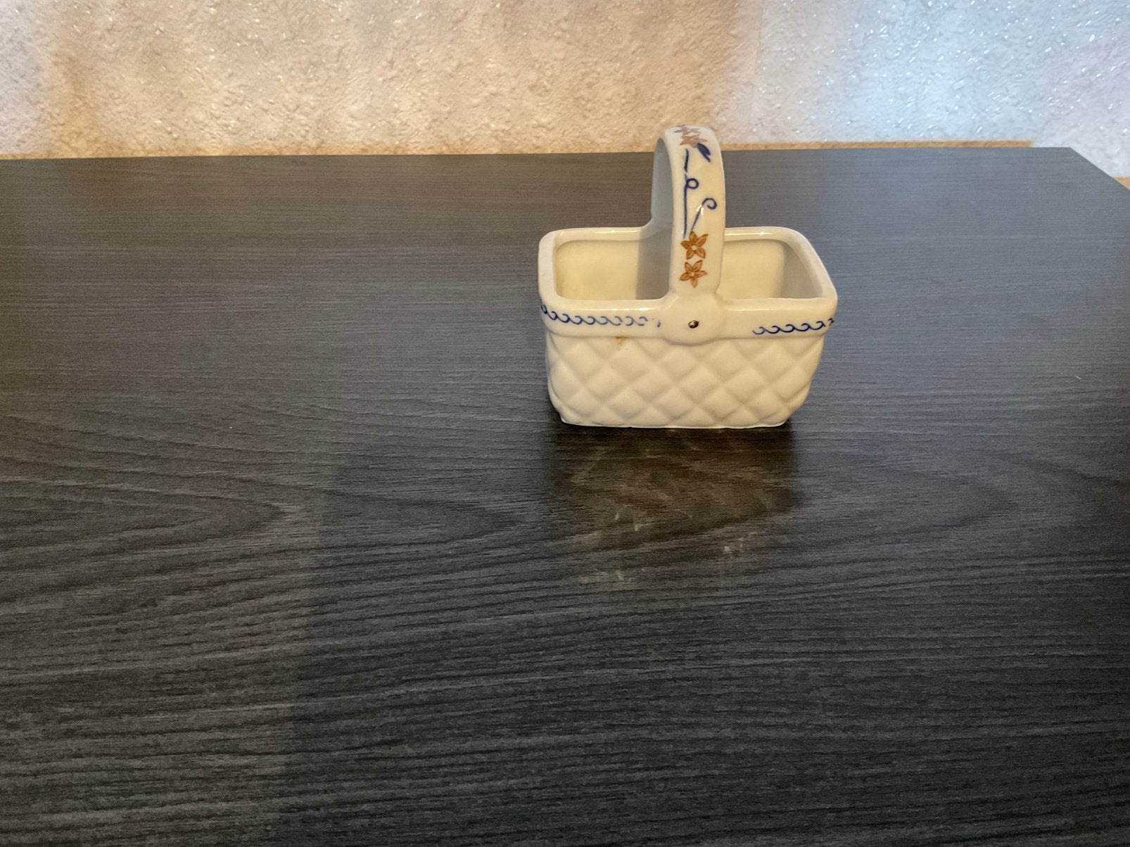 Corbeille en porcelaine, Envoi, Comme neuf