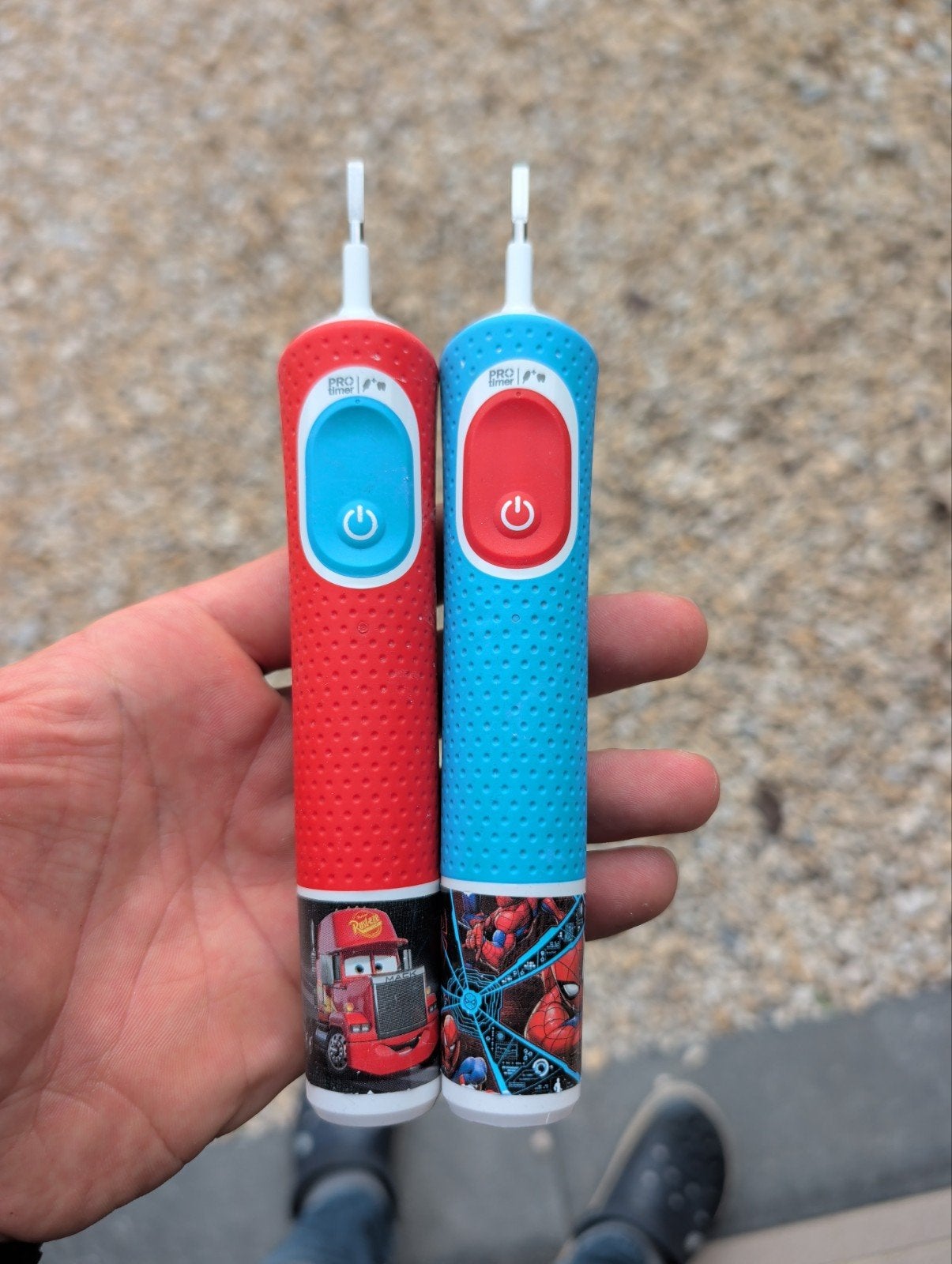 2 brosses a dents enfants sans chargeurs mais fonctionnels, Enlèvement