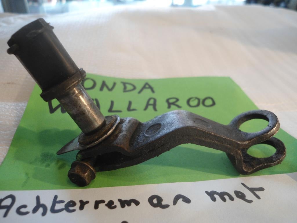 Honda wallaroo : achterrem as met support, Fietsen en Brommers, Ophalen, Zo goed als nieuw, Blok, Honda wallaroo