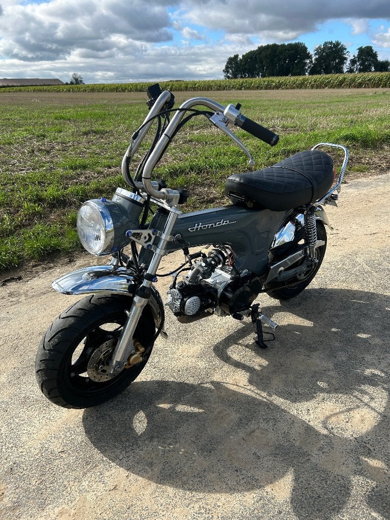 UNIEKE custom lowrider dax als nieuw 2023 740km., Fietsen en Brommers, Ophalen, 72 cc, 4 versnellingen, Klasse B (45 km/u)