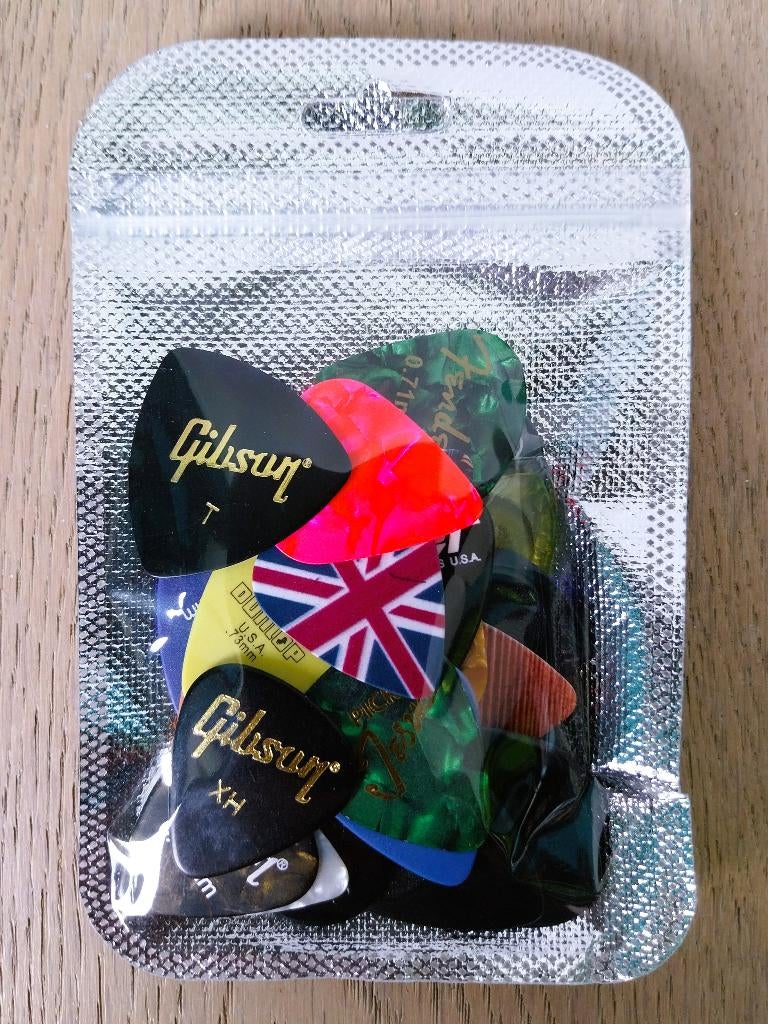 40 Nouveaux médiators Fender Gibson Ernie Ball Dunlop, Enlèvement ou Envoi, Neuf, Guitare électrique