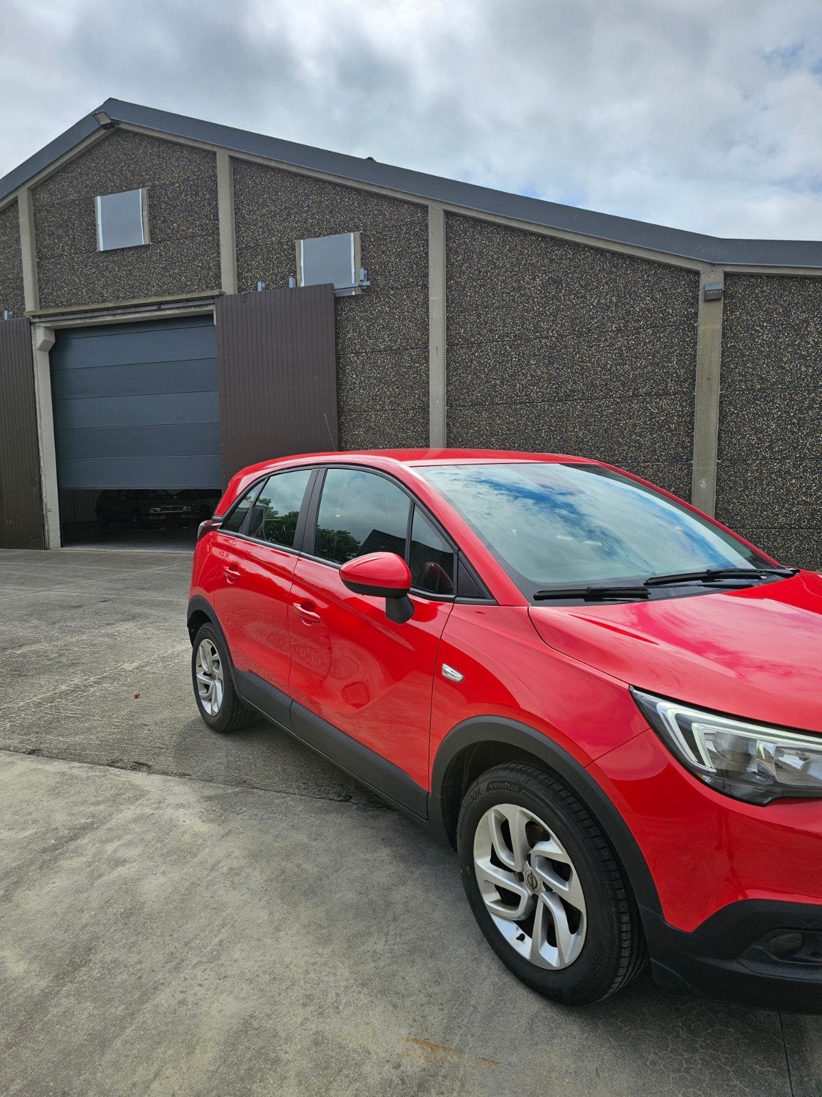 Opel crossland X turbo, Autos, Opel, Particulier, Crossland X, Essence, 5 portes, Boîte manuelle, Rouge, Gris, Cuir et Tissu, Traction avant