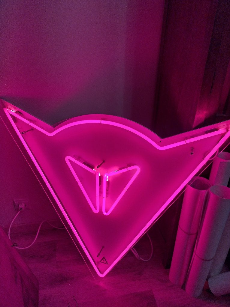 Dainese Neon groot, Verzamelen, Ophalen, Zo goed als nieuw, Lichtbak of (neon) lamp