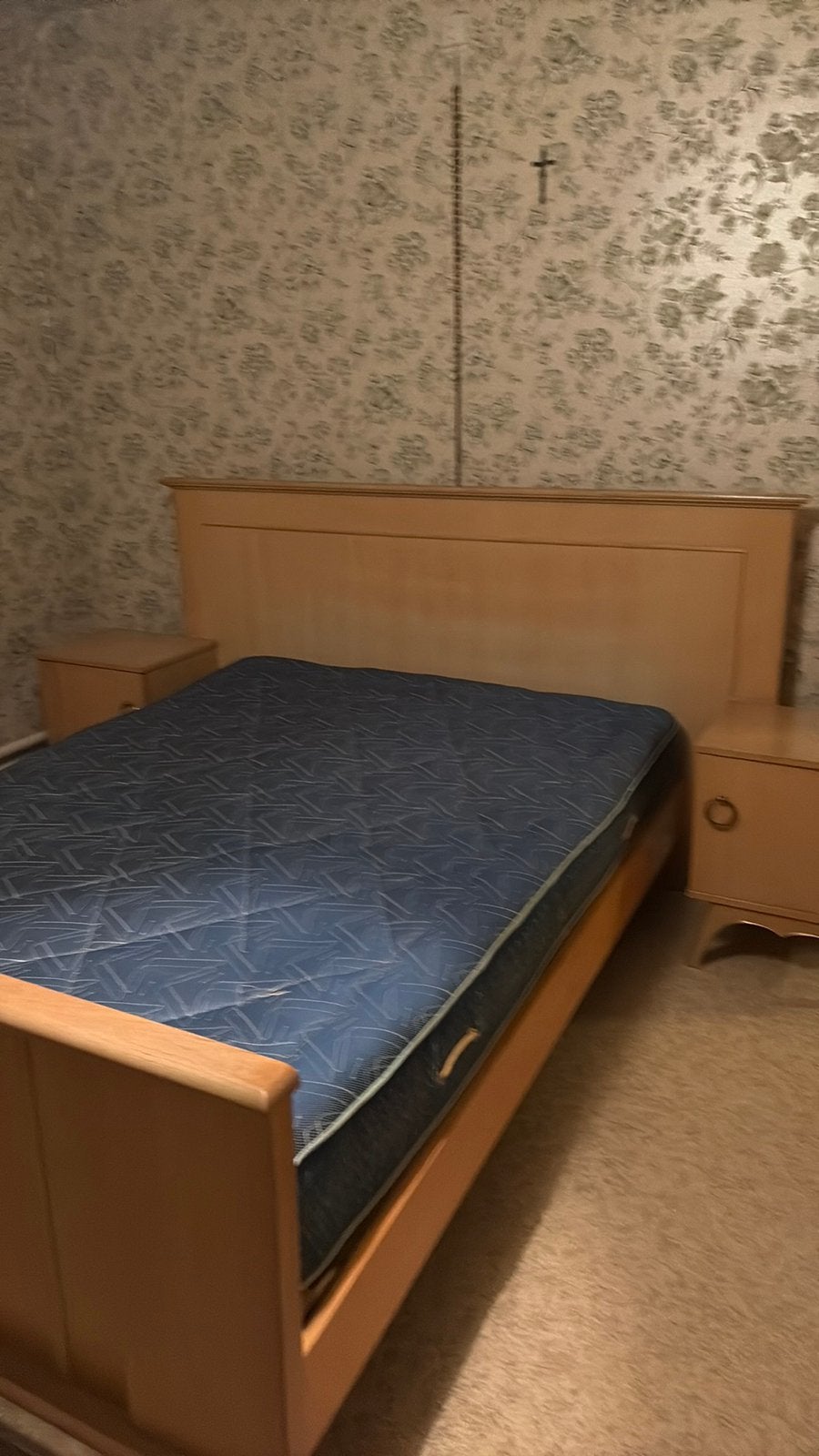 Bed met kleerkast, 2 nachtkastjes, Ophalen