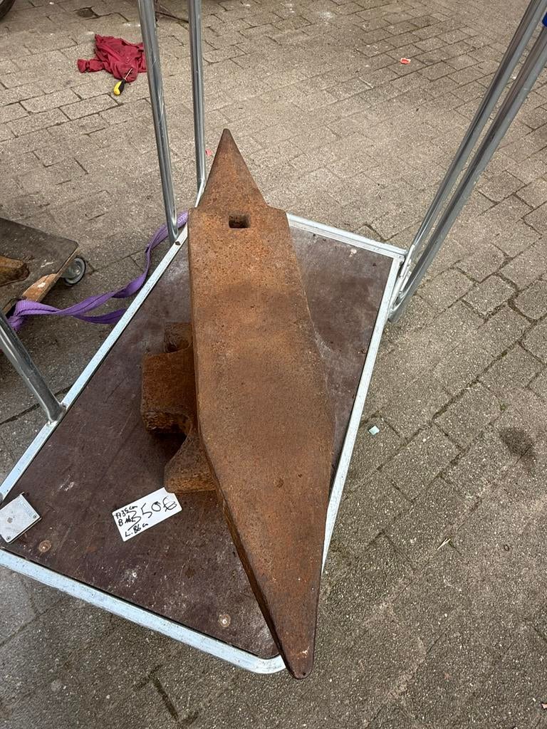 Aambeelden, Ophalen, Zo goed als nieuw