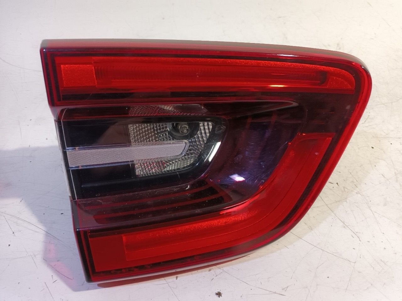 Achterlicht kofferdeksel achterklep links Renault Kadjar, Auto-onderdelen, Onderdelen@venauto.nl, Van der Ven Autorecycling B.V.
