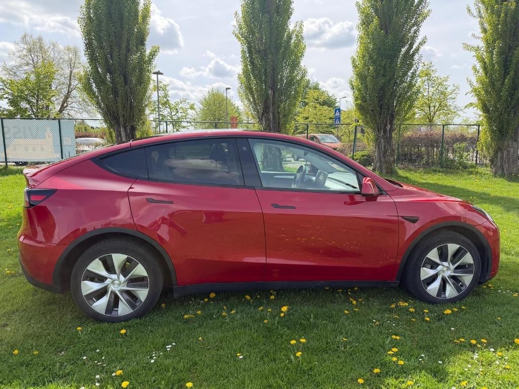 Tesla Model Y Long Range AWD + barre de remorquage, Autos, Tesla, Achat, Entretenue par le concessionnaire, 5 portes, 5 places