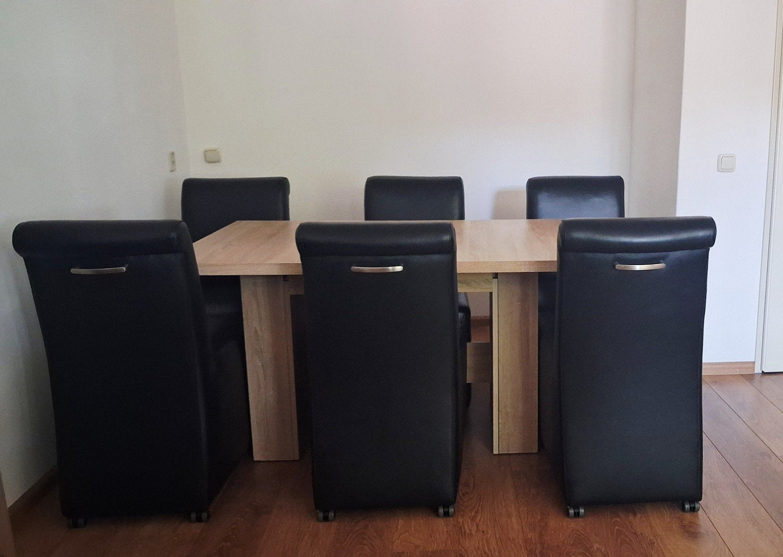 Table à manger extensible avec six chaises noires, Enlèvement