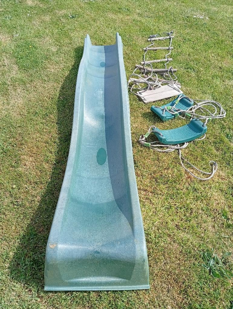 Toboggan et agrès (assises de balançoire+ échelle), Enlèvement, Utilisé, Toboggan