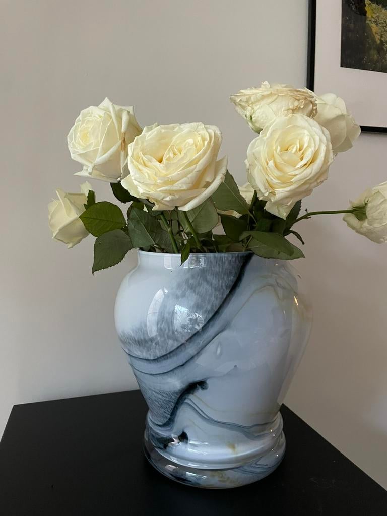 Grand et magnifique vase en verre - aspect marbré, Moins de 50 cm, Enlèvement ou Envoi, Comme neuf, Verre
