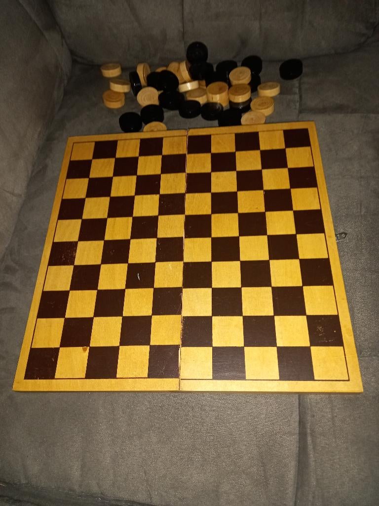 Jeu de dames en bois, Enlèvement ou Envoi