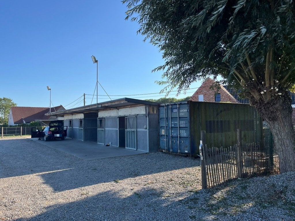 Te huur / te Koop: 4 paardenstallen, buitenpiste, 1ha weide, Dieren en Toebehoren, Stalling en Weidegang, Opfok, 4 paarden of pony's of meer