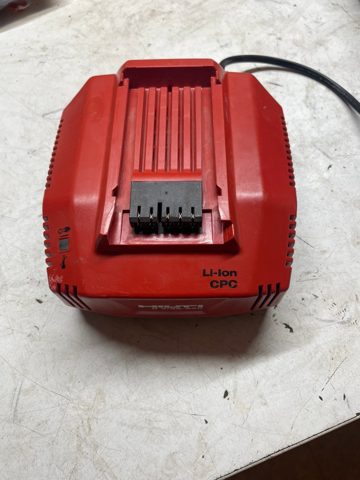 Hilti oplader, Doe-het-zelf en Bouw, Ophalen of Verzenden, Zo goed als nieuw
