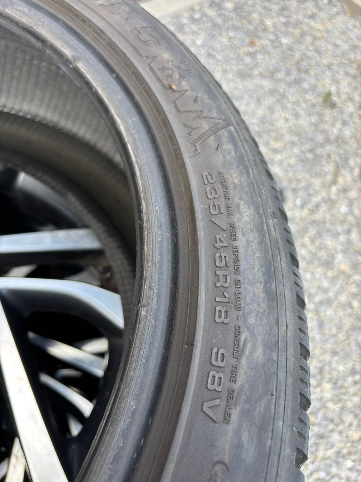 Pneu hiver 235/45r18, Autos : Pièces & Accessoires, Pneus & Jantes, Enlèvement