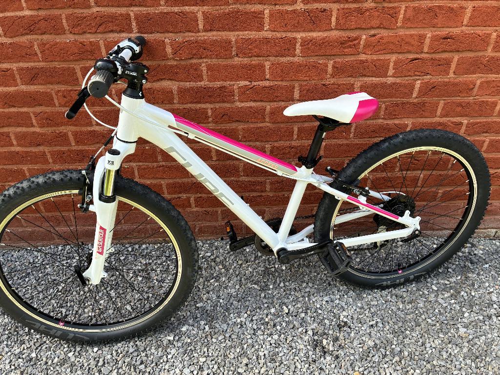 Vélo fille Cube Access 240, Ophalen, Velgrem, Versnellingen, Cube