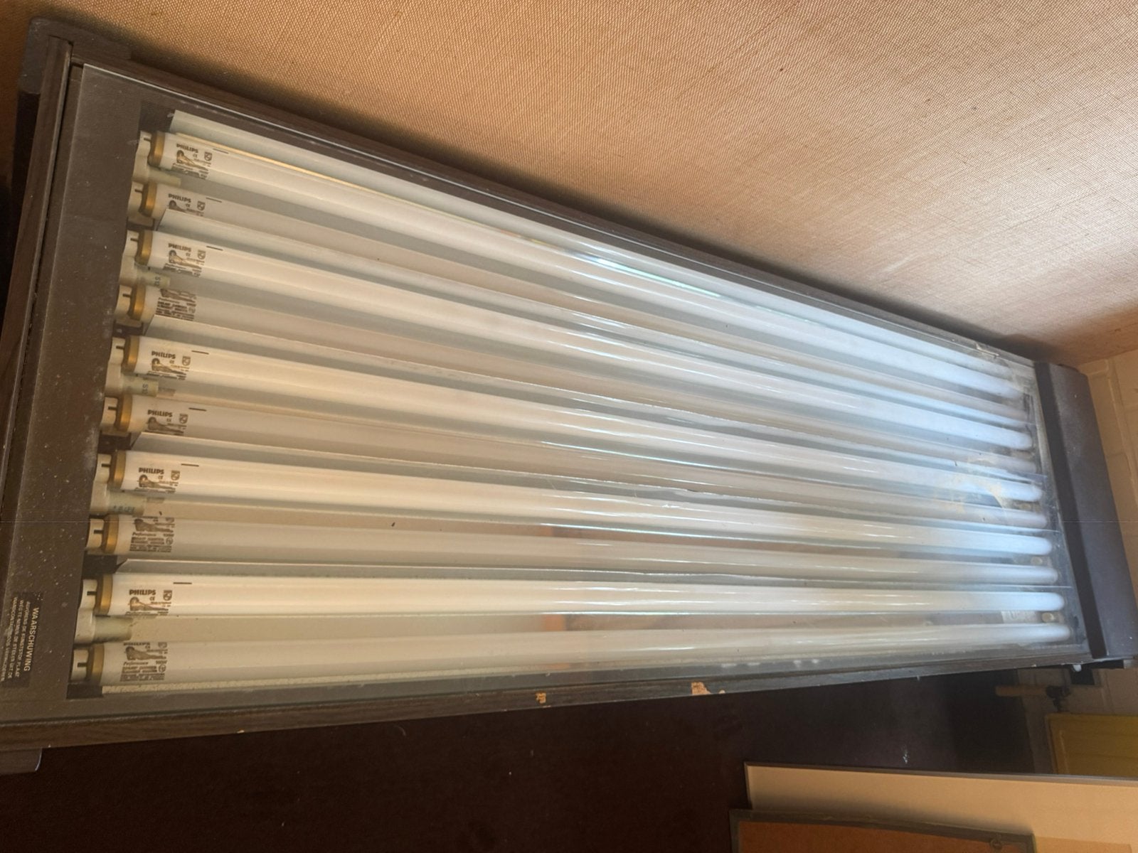 Gratis  – Rheem incl. Philips splinternieuwe lampen, Ophalen, Zo goed als nieuw, Zonnebank enkelzijdig, 10 tot 15 lampen