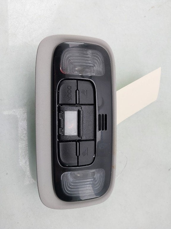 BINNENVERLICHTING VOOR Toyota Yaris IV (P21 / PA1 / PH1), Gebruikt, Kundenbetreuung@toyota.de, Toyota, Toyota-Allee 2
50858  Köln, DE