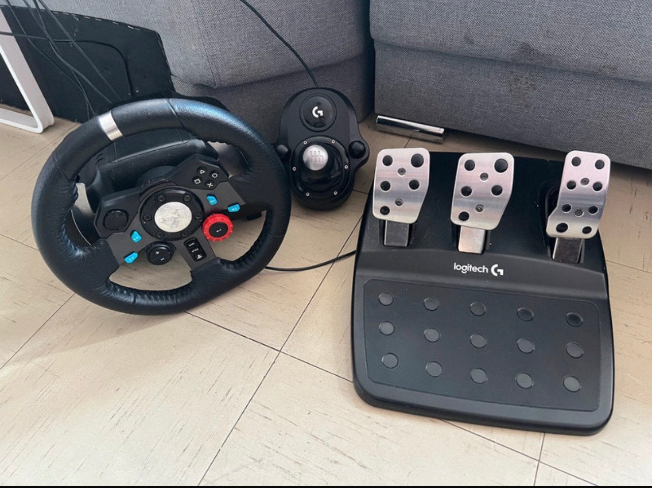 Volant gaming avec pédalier, Consoles de jeu & Jeux vidéo, Enlèvement ou Envoi, Comme neuf