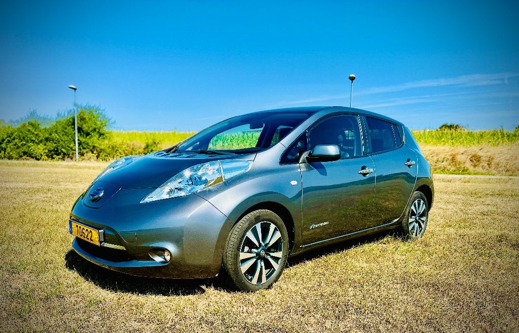 Nissan Leaf Tekna, Cuir, Argent ou Gris, Achat, Noir