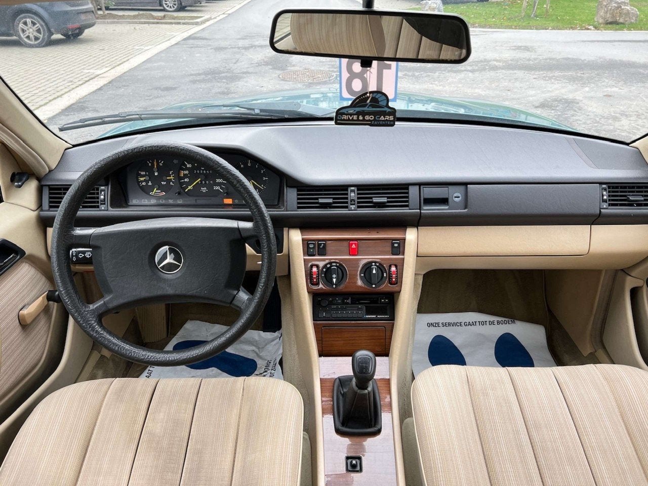 Mercedes-Benz E-Klasse E200 BENZINE Oldtimer * 1 Eigenaar *, foto 12