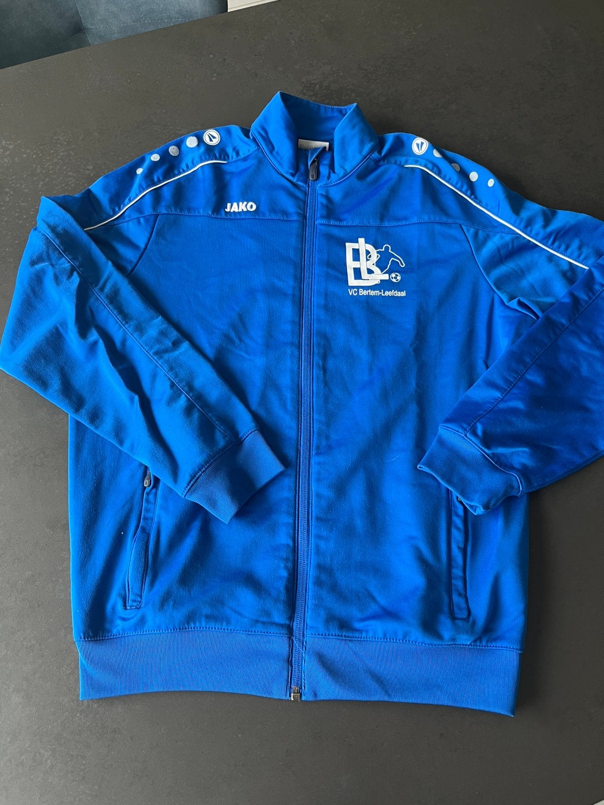 Jako blauwe trainingsvest maat 164. Zeer goede staat., Kinderen en Baby's, Kinderkleding | Maat 164, Ophalen of Verzenden, Gebruikt