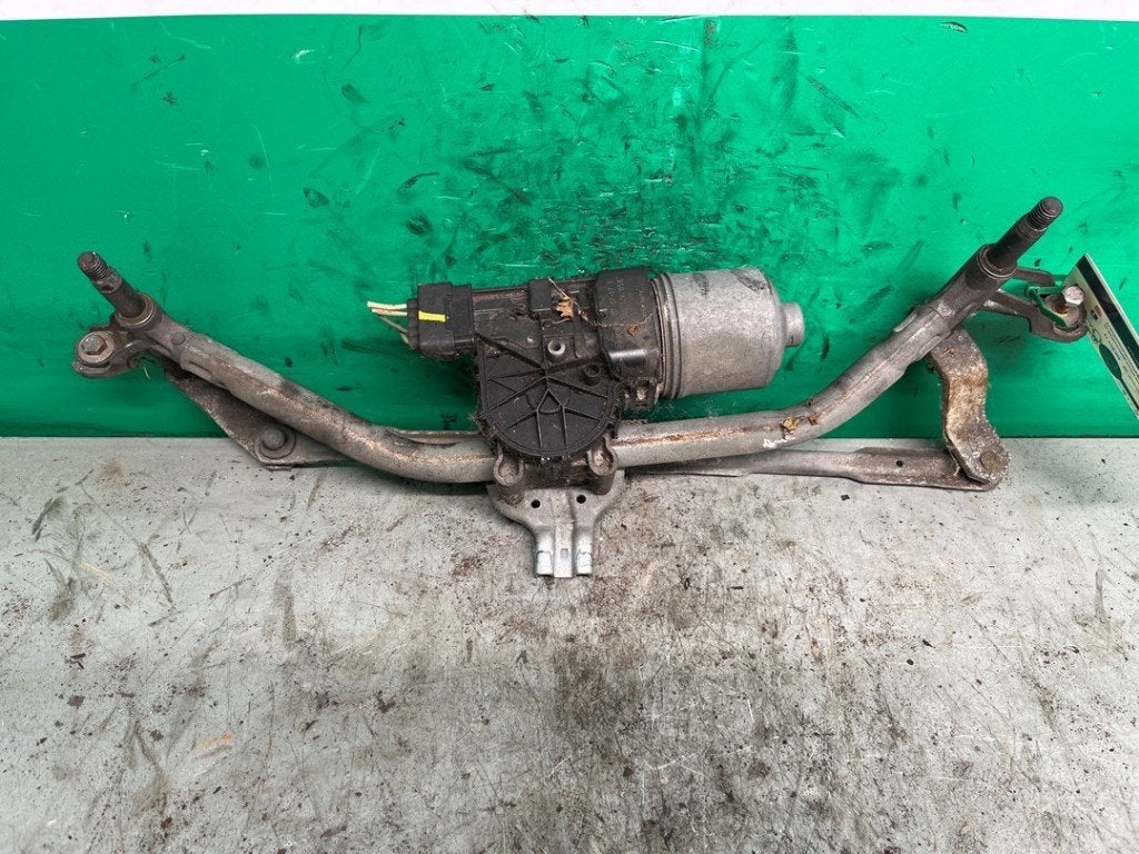 MOTEUR + TRINGLERIE ESSUIE GLACE AVANT 207 SW (WE / WU), Robert Bosch AG, Utilisé, Robert-Bosch-Allee 1
74232  Abstatt, DE, Engineering@bosch.com