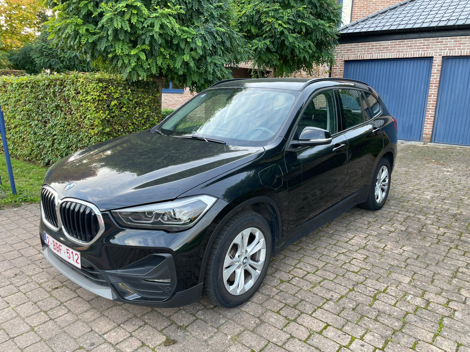 BMW X1 xDrive25e, hybride, lederen zetels, zetelverwarming, Zwart, 5 zetels, 3 cilinders, 2330 kg