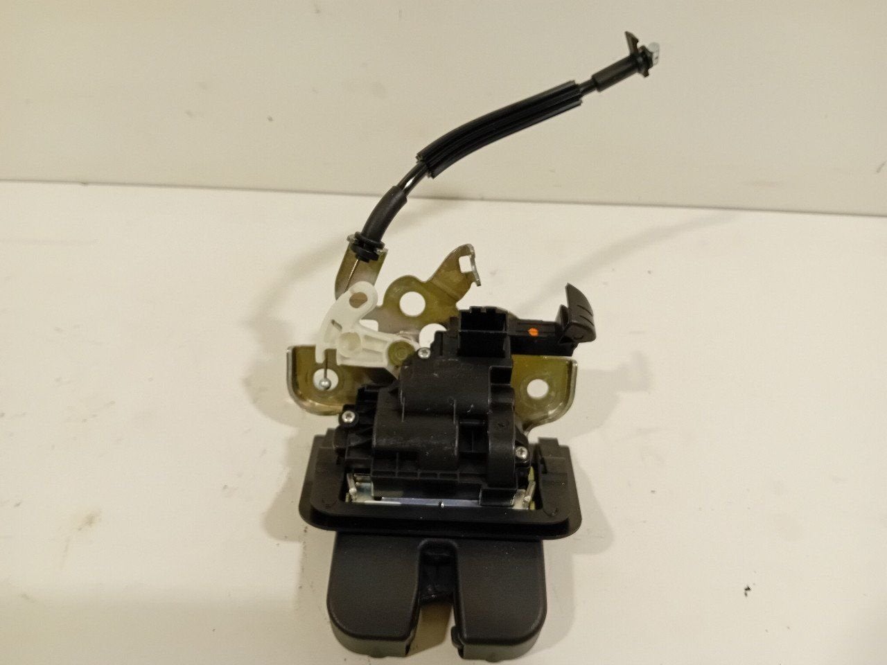 Slot mechaniek kofferdeksel achterklep elektrisch Audi A3, Auto-onderdelen, Onderdelen@venauto.nl, Van der Ven Autorecycling B.V.