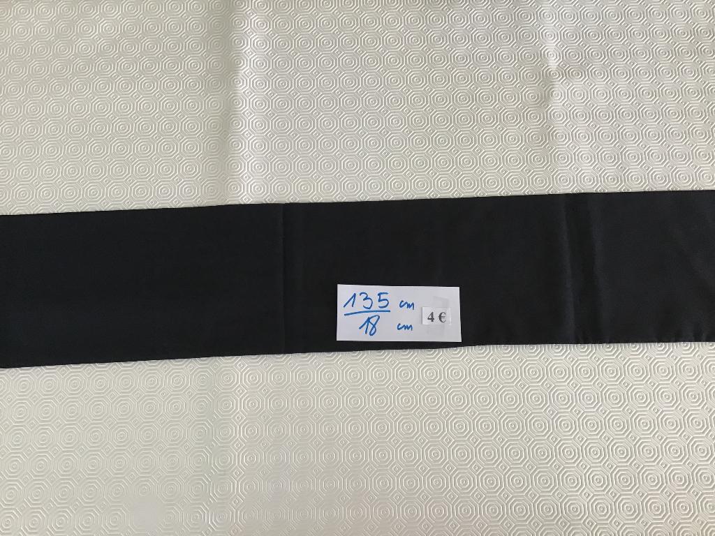 dames sjaal 135 cm op 18 cm en andere aan 4 €, Ophalen of Verzenden, Zo goed als nieuw, Sjaal
