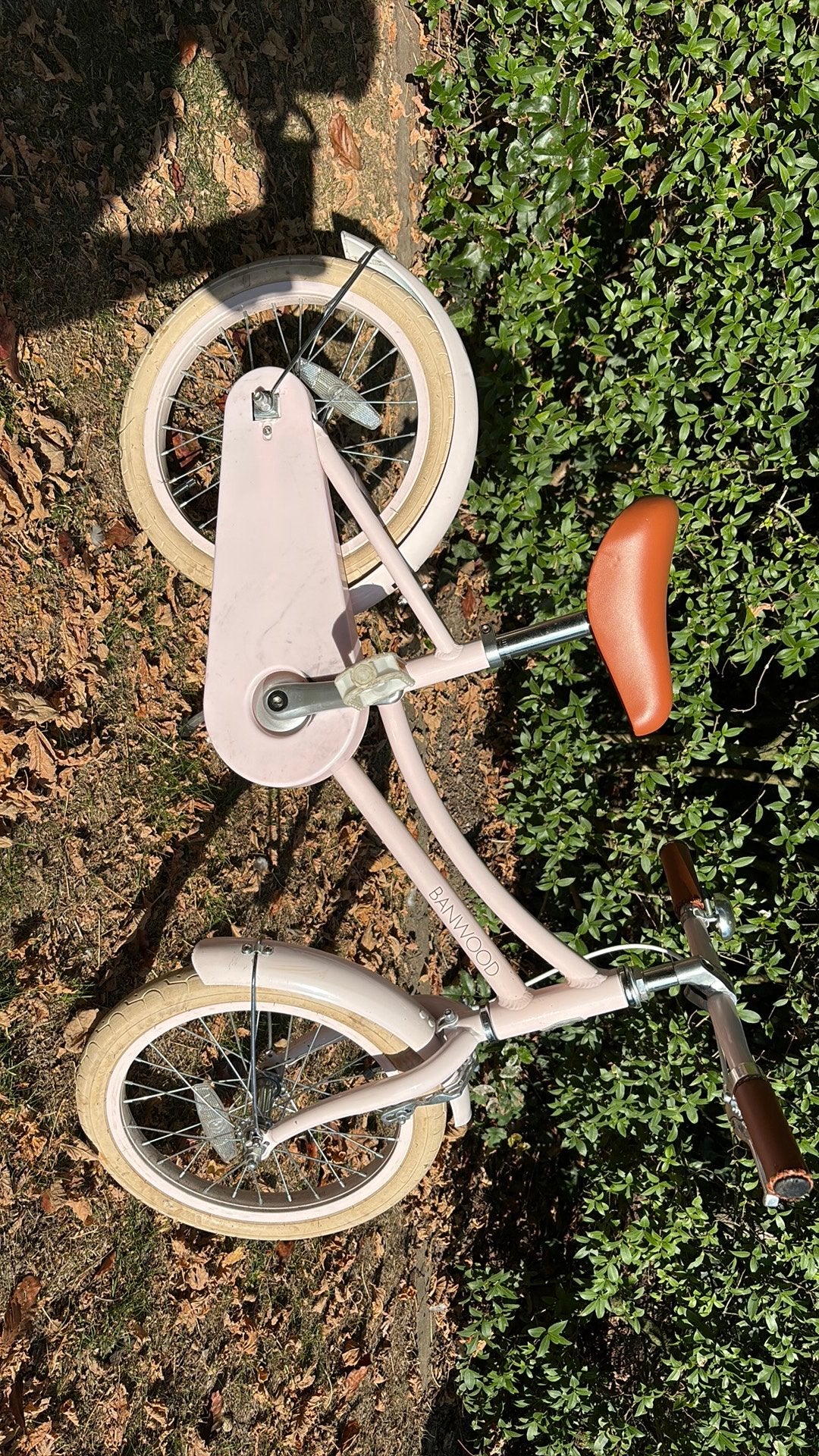 Banwood roze kinderfiets 4 tot 7 jaar, Fietsen en Brommers, Ophalen, Gebruikt, Terugtraprem, 16 tot 20 inch