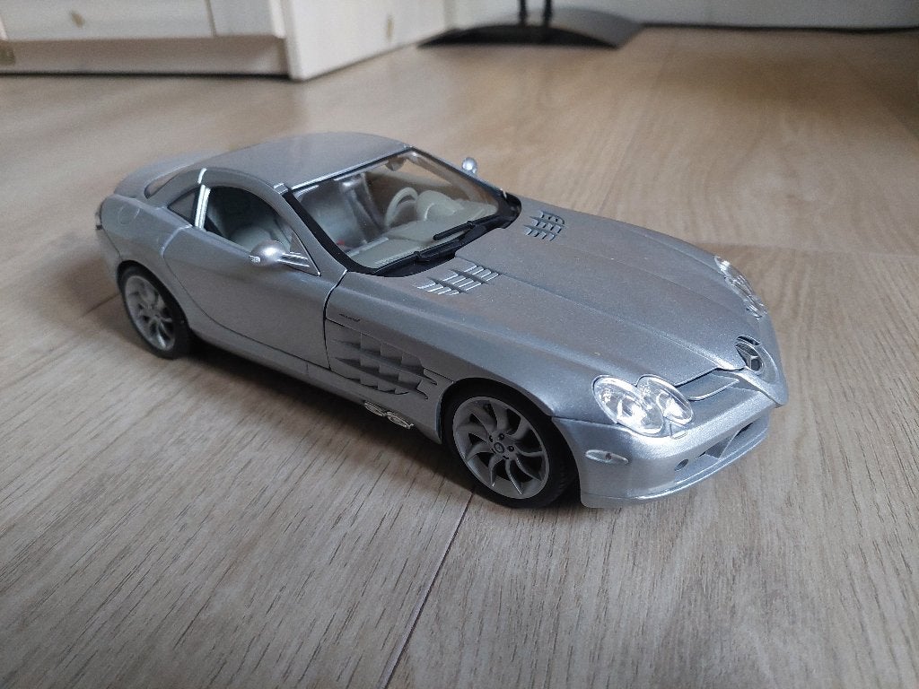 Mercedes SLR schaalmodel 1:18, Enlèvement ou Envoi, Comme neuf, Voiture, Maisto