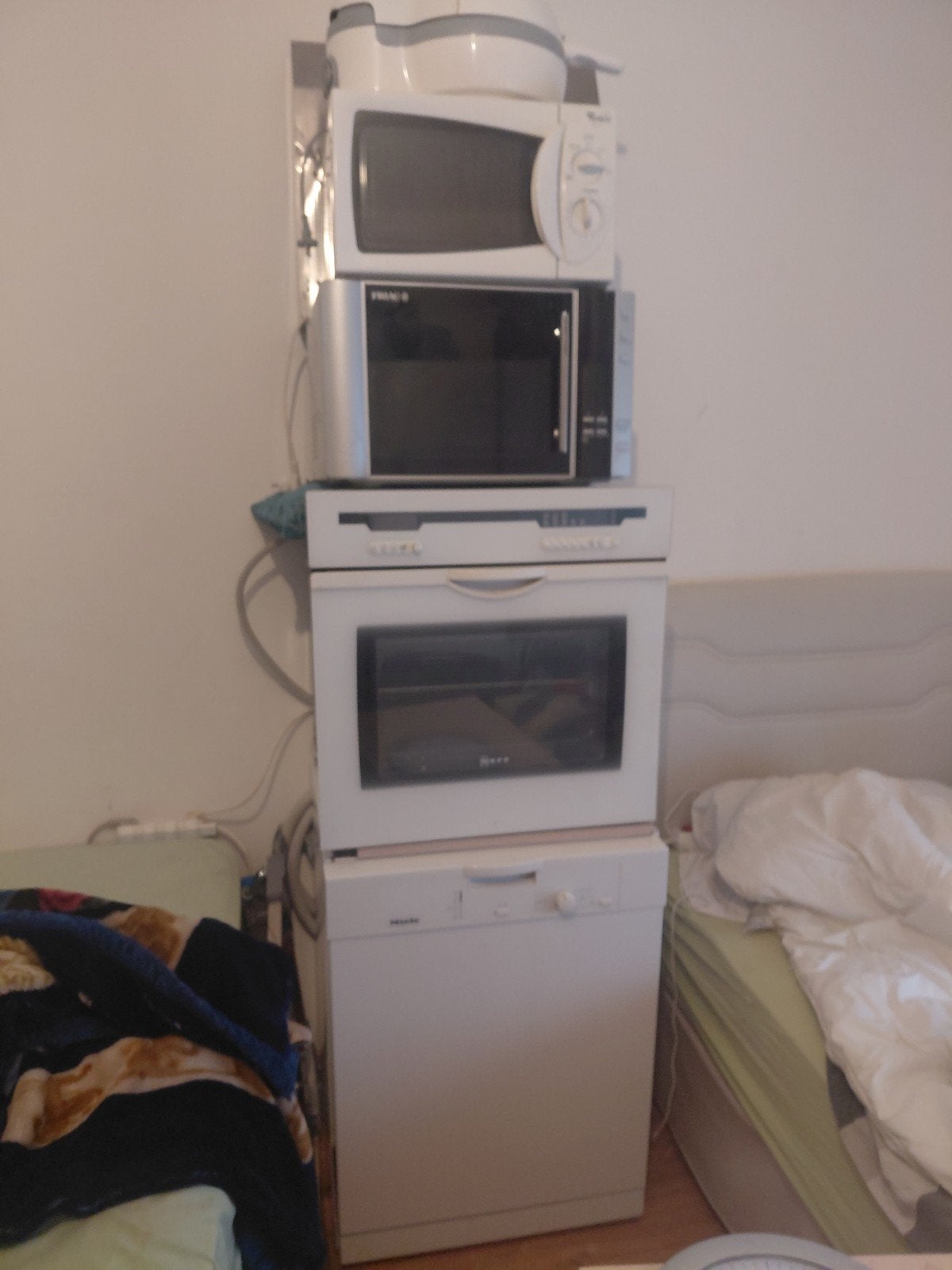 Lave vaiselle+micro onde Grand+micro onde petit+ Four Electr, Maison & Meubles, Enlèvement, Neuf