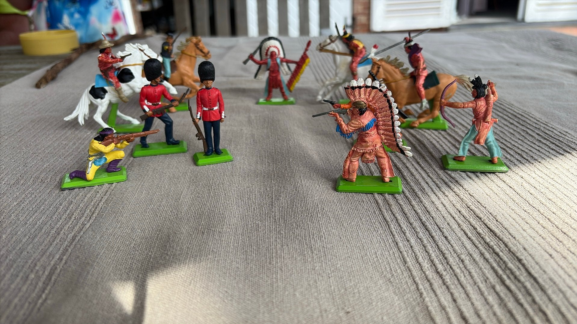 Britains Deetail figuren, Lot Indianen & Britse Royal Guards, Verzamelen, Ophalen
