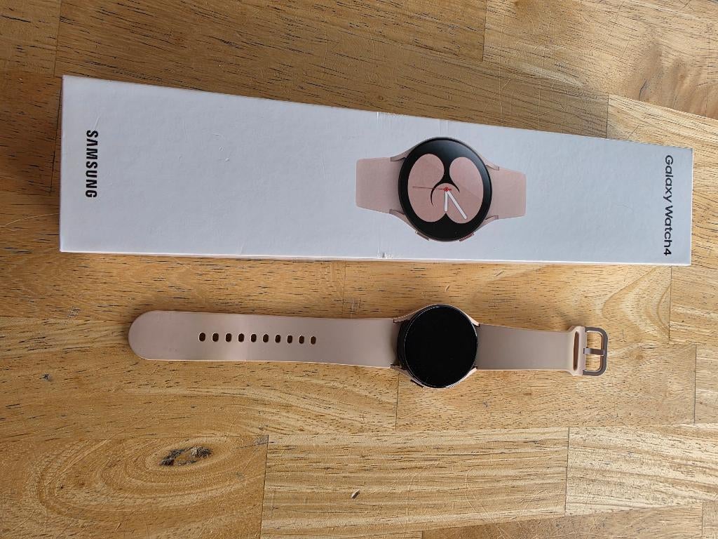 Montre connecté Samsung galaxy wath 4 garantie, Enlèvement, Comme neuf