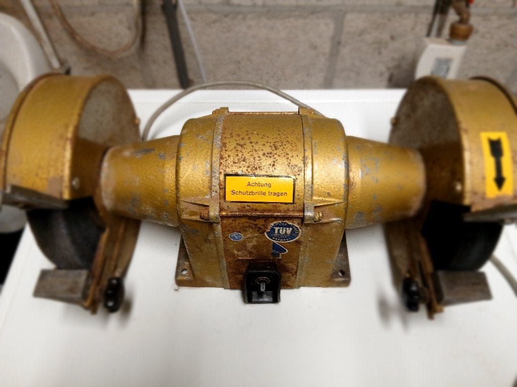SLIJPMACHINE MET DUBBELE WERKBANK, Ophalen, Zo goed als nieuw, Werkbankslijpmachine