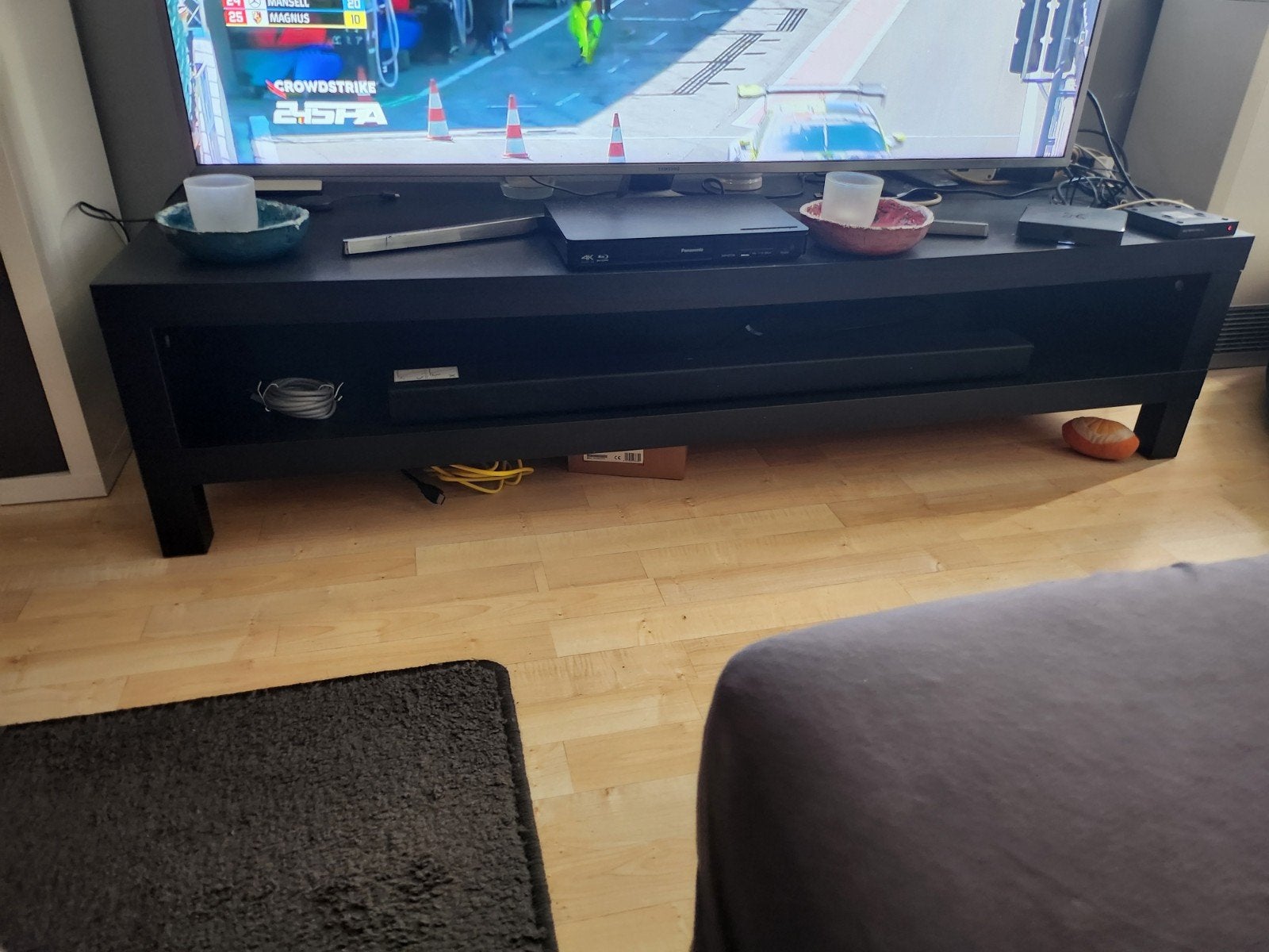 Meubelkast voor tv in zwart, Ophalen