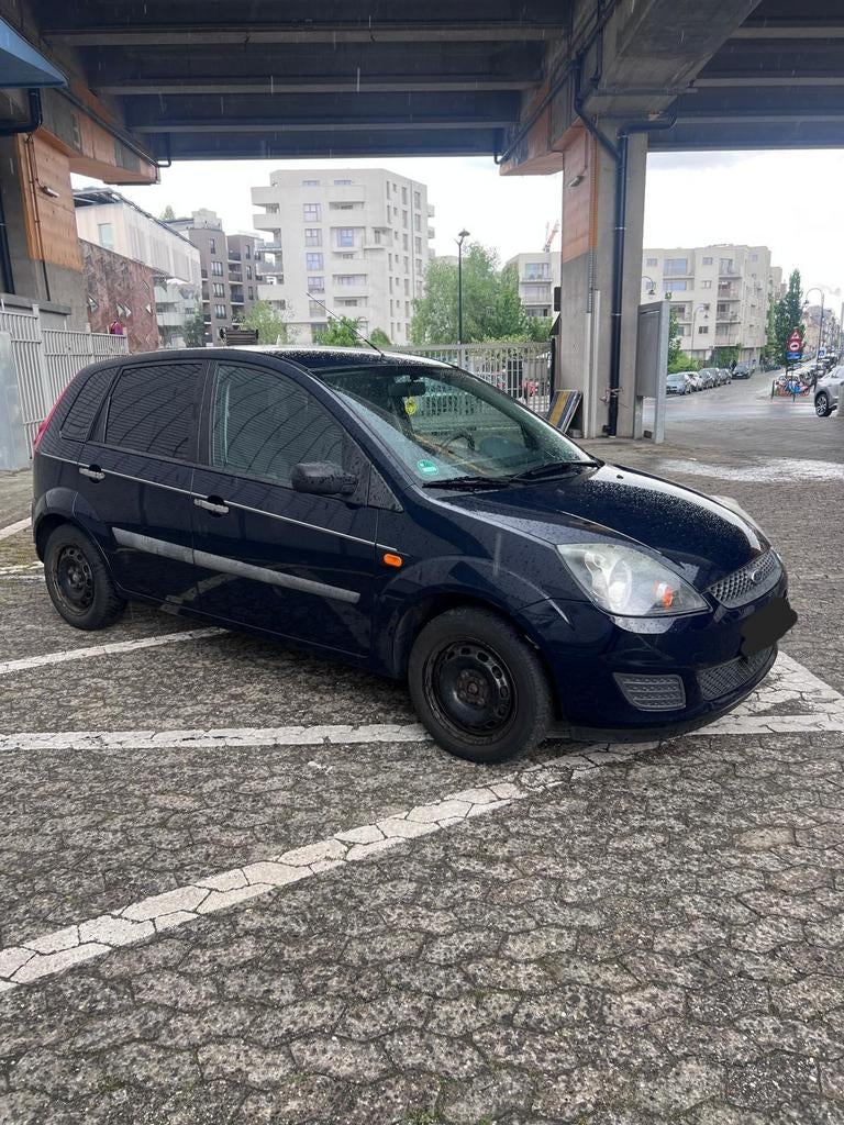 Ford fiesta 1.3 essence 122000km, Autos, Achat, Vitres électriques, Carnet d'entretien, 1300 cm³