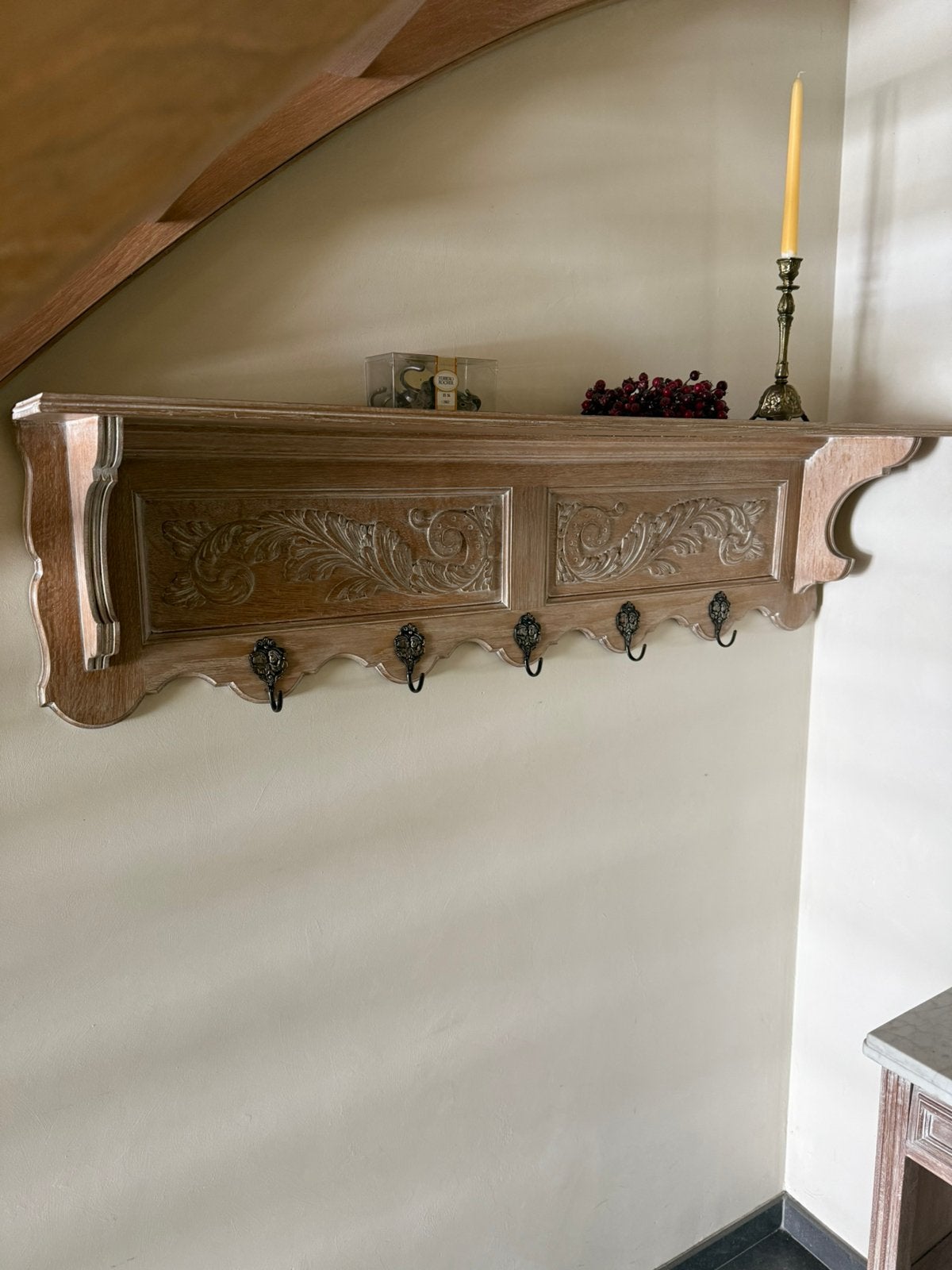 Porte-manteau en chêne antique avec étagère à chapeaux, Enlèvement, Comme neuf, Bois, Portemanteau mural