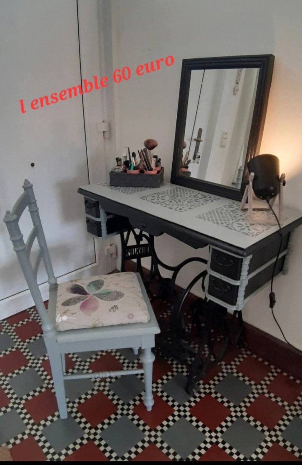coiffeuse et son miroir et sa chaise, Enlèvement, Comme neuf