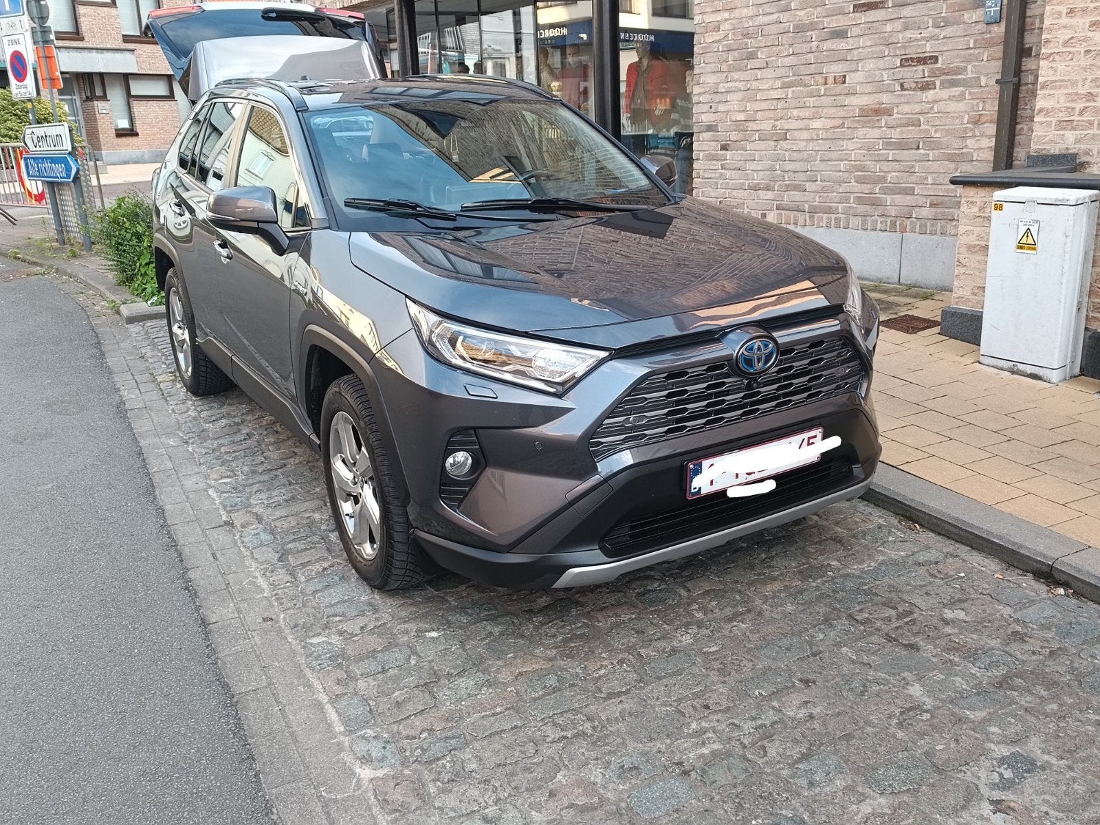 TOYOTA RAV4 PREMIUM HYBRIDE UIT 2020, Auto's, Toyota, Automaat, Euro 6, Leder, Dealer onderhouden