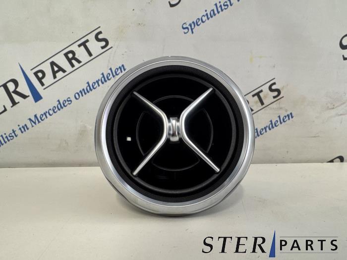 Grille aération tableau de bord d'un Mercedes GLA, 3 mois de garantie, Utilisé, -, -