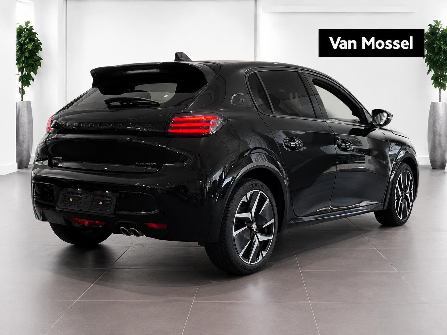 Peugeot 208 1.2 HYBRID 110 e-DSC6 GT, Dealer onderhouden, Gebruikt, Zwart, https://public.car-pass.be/vhr/b1696b21-1fd7-464f-9f8c-b953f88d153d