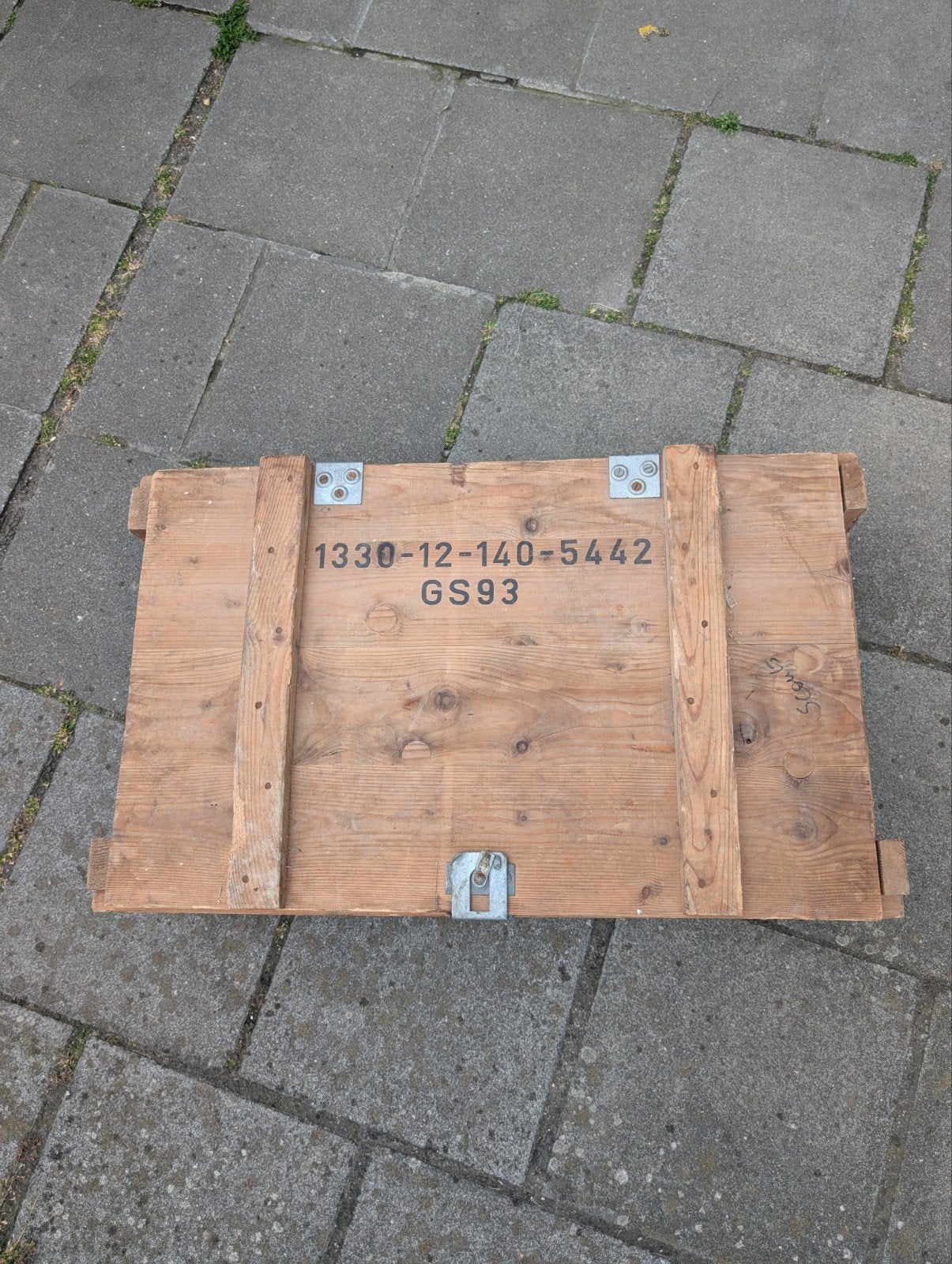 Legerkoffer granaten, Ophalen