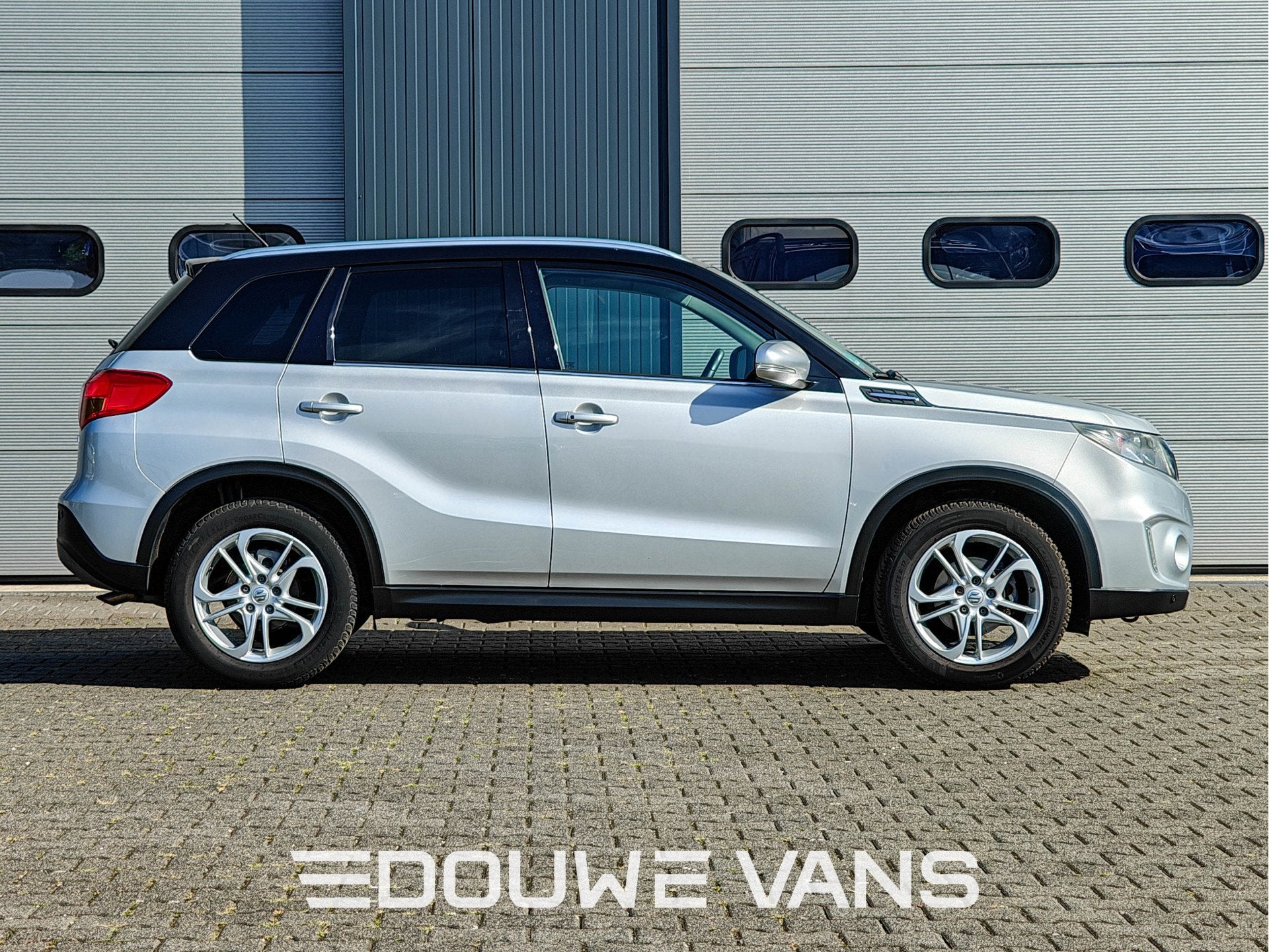 Suzuki Vitara 1.4 Automaat Trekhaak Panorama Carplay Navi Ca, Autos, Argent ou Gris, Achat, Euro 6, Entreprise
