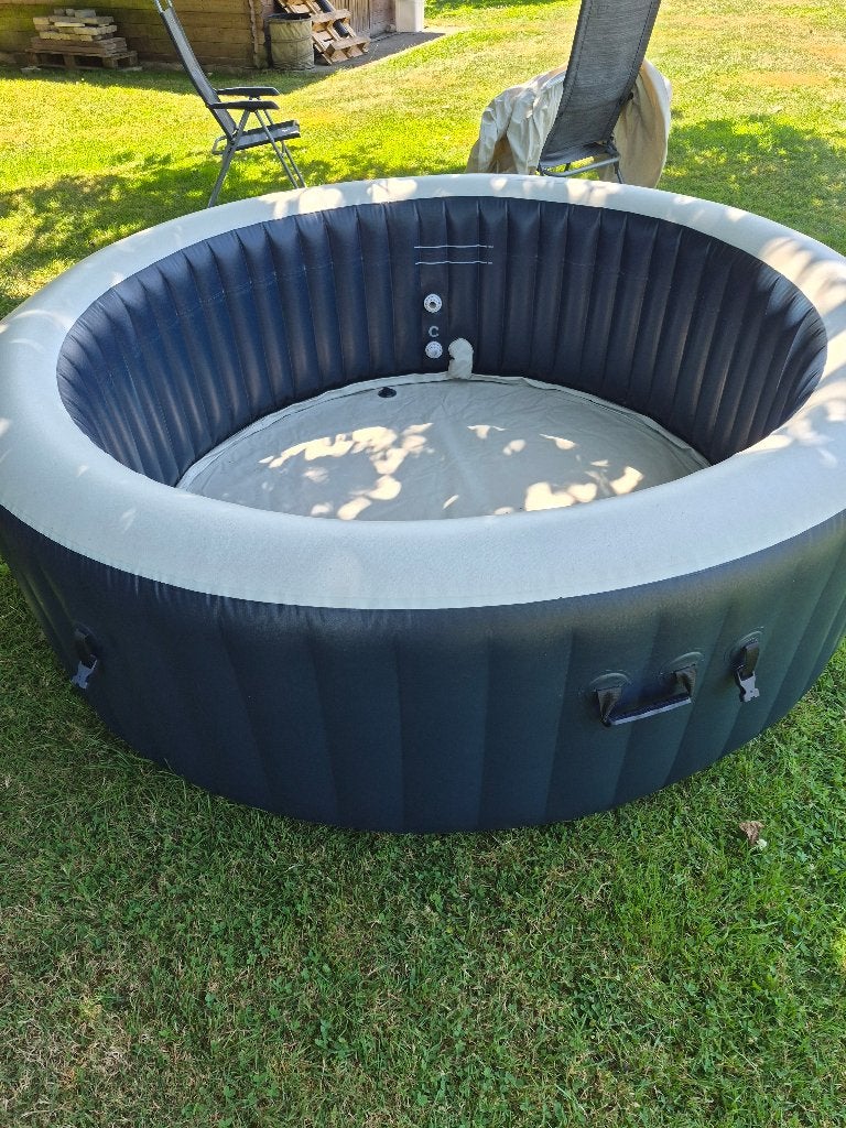 INTEX 6P BUBBELBAD, Tuin en Terras, Bubbelbaden en Hottubs, Ophalen, Zo goed als nieuw, Filter, Opblaasbaar