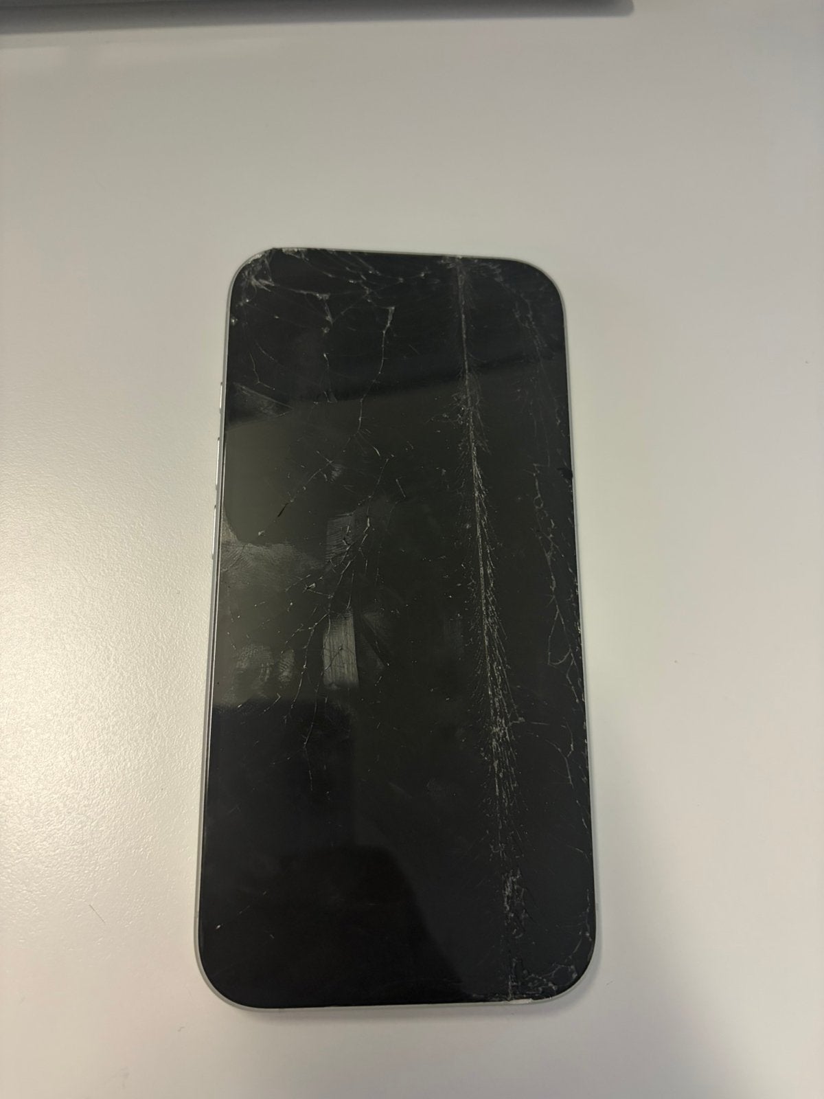 İphone 16 256GB (broken screen and rear), Enlèvement, Comme neuf