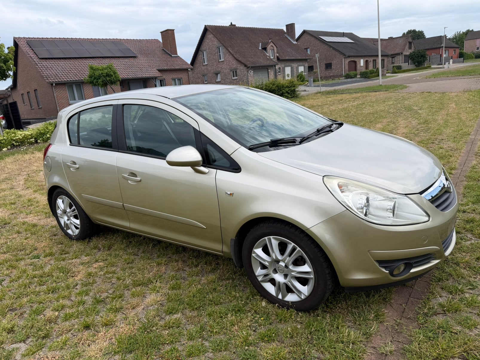 Opel Corsa 1.4 benzine 2007 153.000km met keuring airco, Voorwielaandrijving, 4 deurs, Zwart, Elektrische ramen